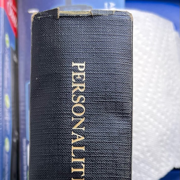 PERSONALITIES of the SOUTH - Picture 3 of 8